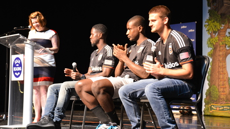 United4dc_arc_140605_013_jetbluesoar2read_medium